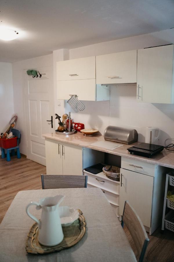 Kowalowka Apartment Mirsk Bagian luar foto